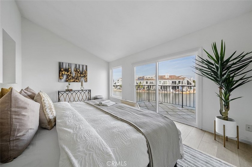 Welcome to 16090 Tortola Circle, an exceptional waterfront - photo 21
