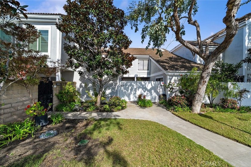 Welcome to 16090 Tortola Circle, an exceptional waterfront - photo 29