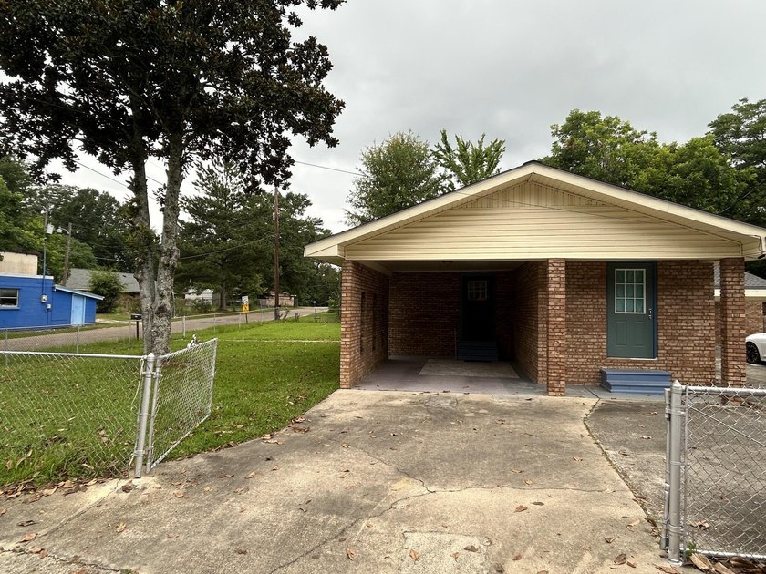 Welcome to this versatile 4-bedroom, 2-bath home offering space - photo 2