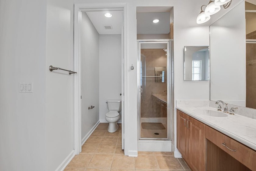Extraordinary waterfront property. Stunning 4b/2.5b upgraded - photo 28