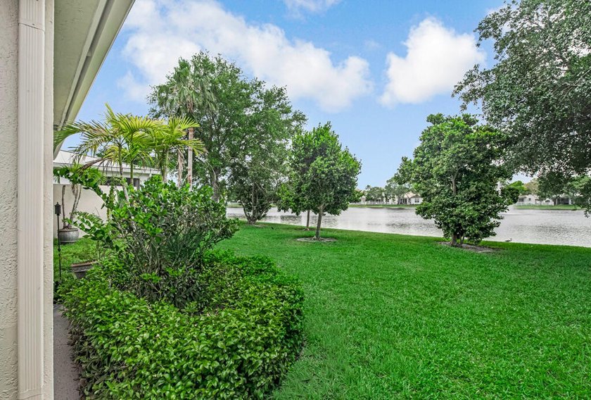 Extraordinary waterfront property. Stunning 4b/2.5b upgraded - photo 45