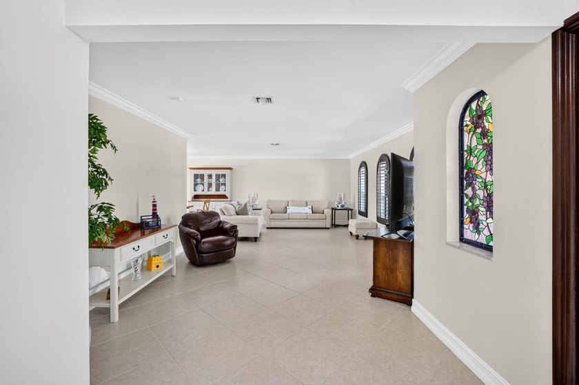 MOVE-IN READY! Rare waterfront retreat on a quiet cul-de-sac in - photo 9