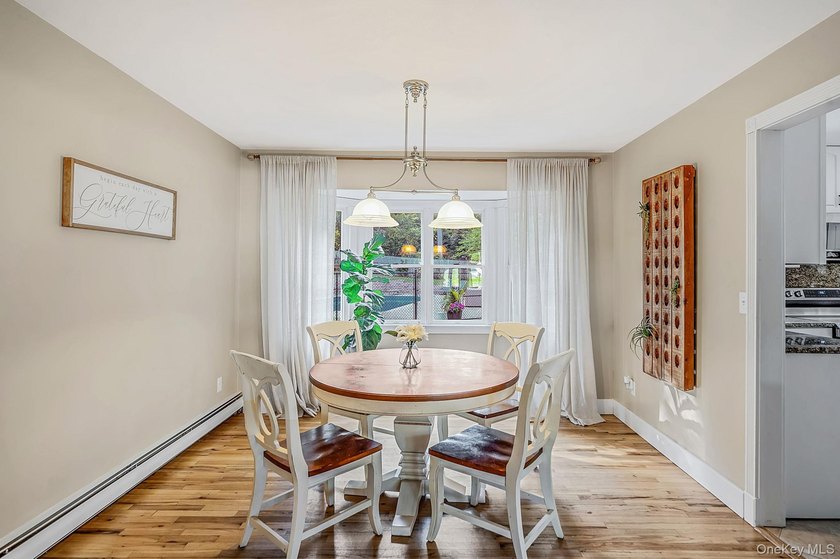 Welcome home to this beautifully maintained 4 bedrooom, 2.5 bath - photo 11