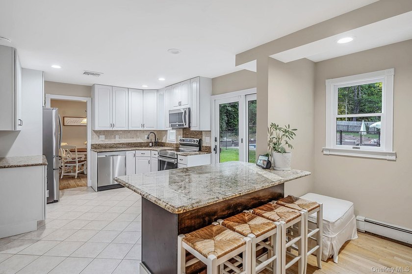 Welcome home to this beautifully maintained 4 bedrooom, 2.5 bath - photo 16