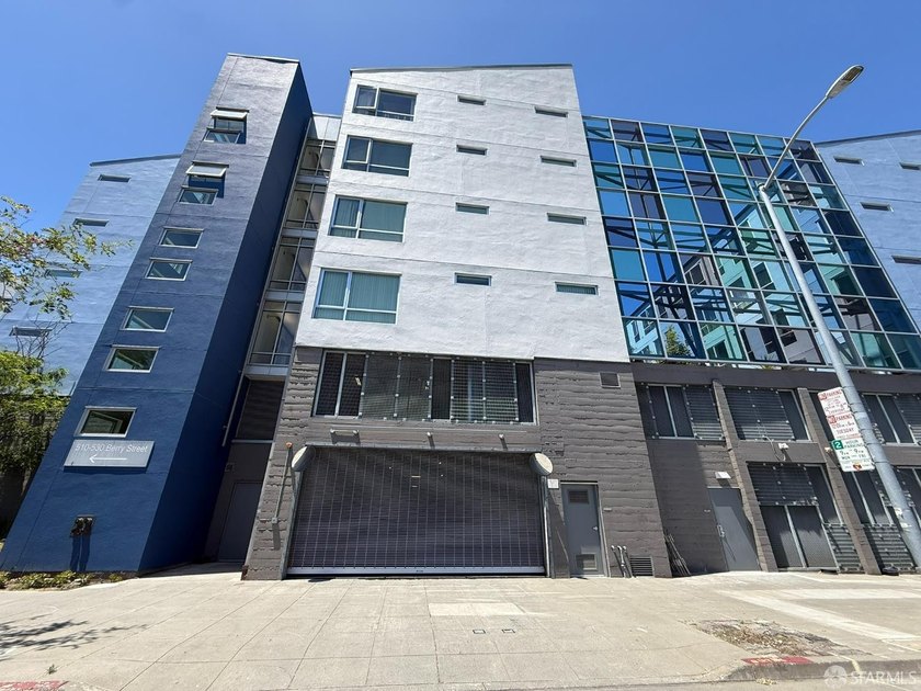 Desirable unit located in a wonderful, thriving neighborhood - photo 16
