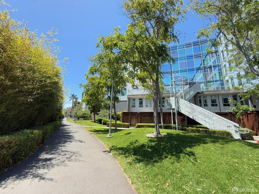 Desirable unit located in a wonderful, thriving neighborhood - photo 19