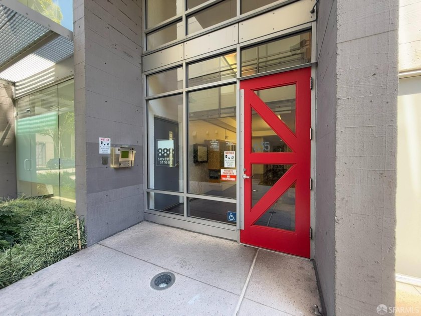 Desirable unit located in a wonderful, thriving neighborhood - photo 23