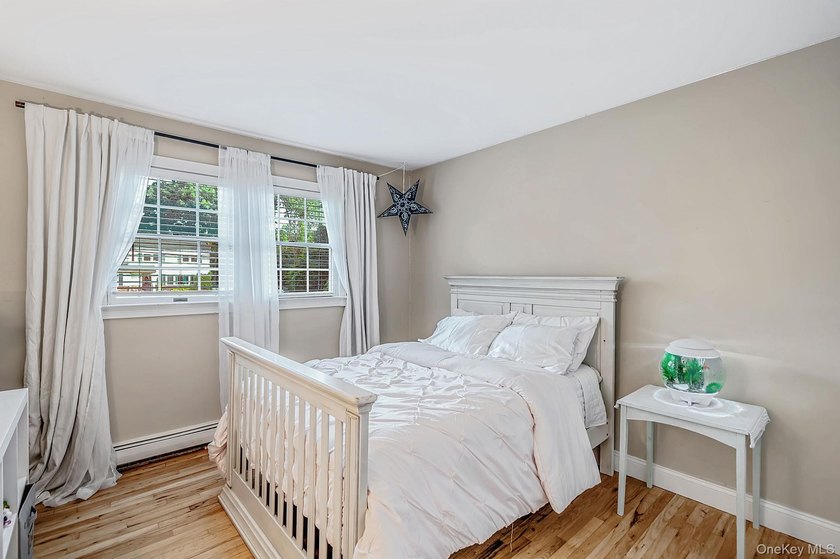 Welcome home to this beautifully maintained 4 bedrooom, 2.5 bath - photo 24