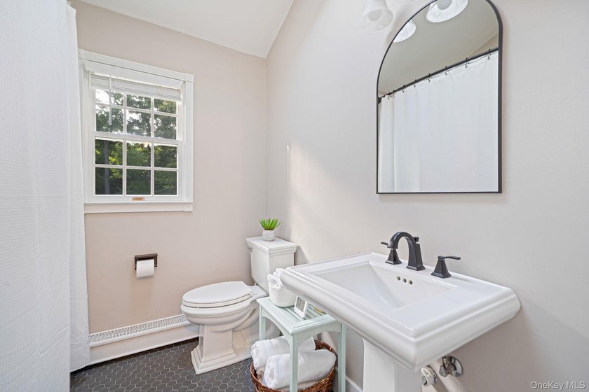 Welcome home to this beautifully maintained 4 bedrooom, 2.5 bath - photo 25
