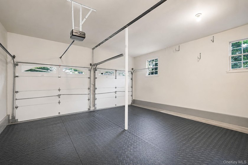 Welcome home to this beautifully maintained 4 bedrooom, 2.5 bath - photo 31