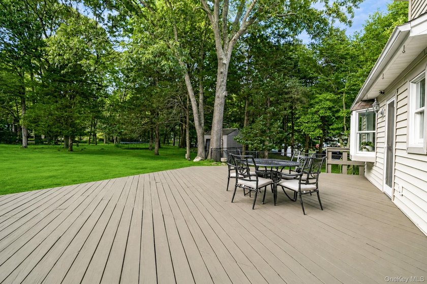 Welcome home to this beautifully maintained 4 bedrooom, 2.5 bath - photo 32