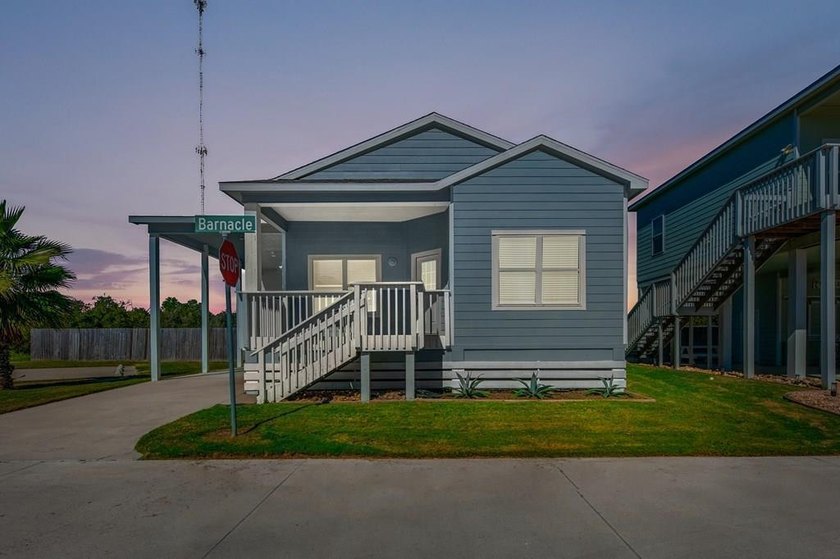 DON'T LET DAYS ON MARKET STOP YOU! This home has a new roof as - photo 2