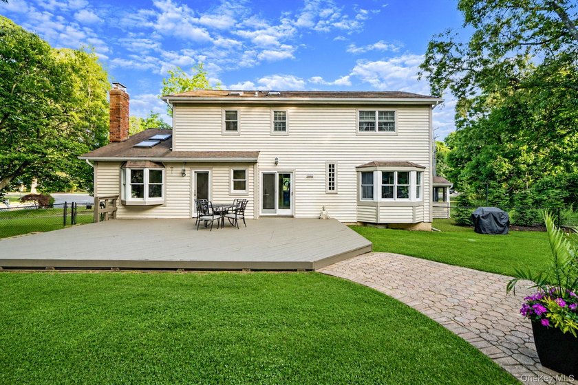 Welcome home to this beautifully maintained 4 bedrooom, 2.5 bath - photo 34