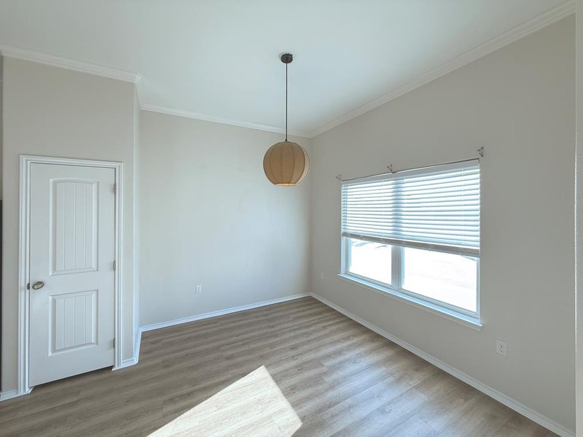 DON'T LET DAYS ON MARKET STOP YOU! This home has a new roof as - photo 8