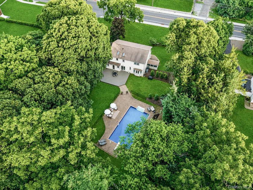 Welcome home to this beautifully maintained 4 bedrooom, 2.5 bath - photo 40
