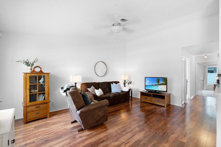 Welcome to 1450 Denlow Lane an immaculately maintained CBS home - photo 15