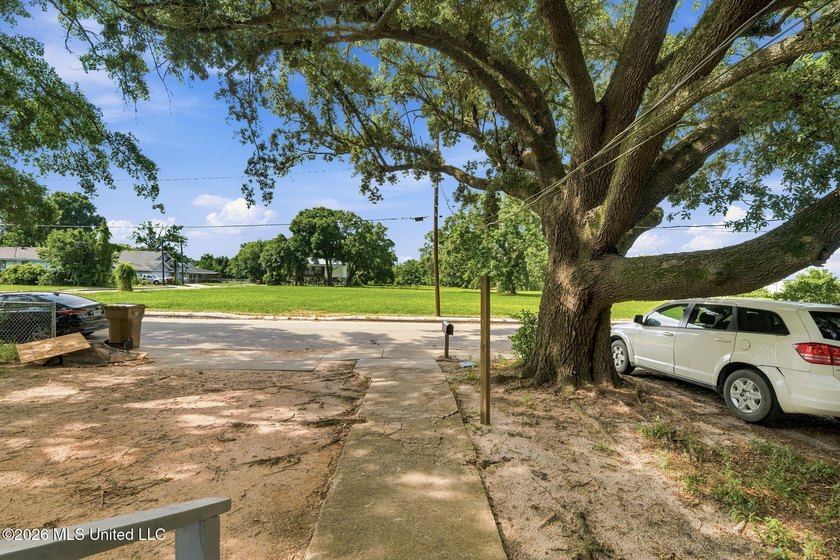 Discover a charming investment gem in the heart of East Biloxi! - photo 17