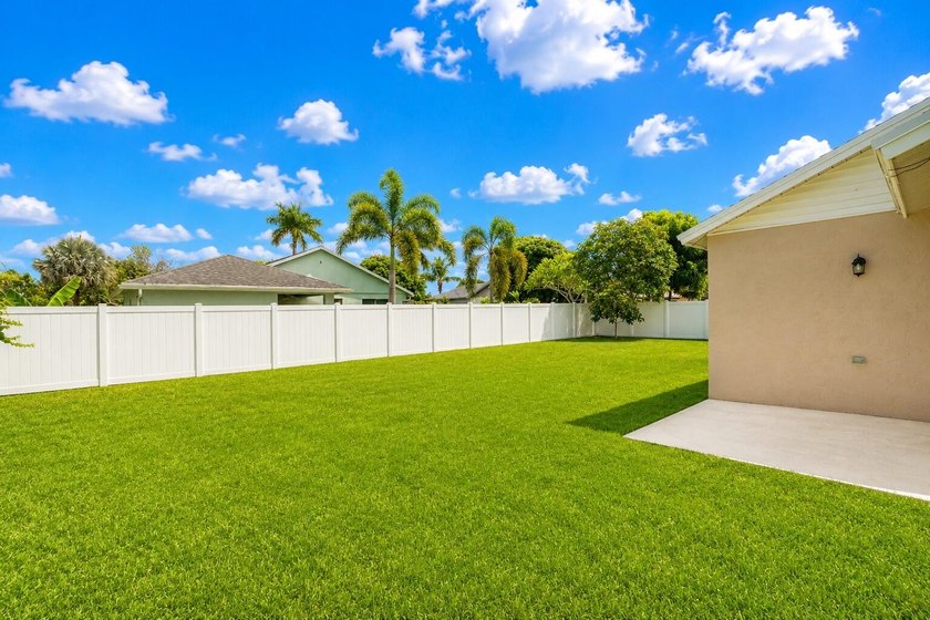 Welcome to 1450 Denlow Lane an immaculately maintained CBS home - photo 29
