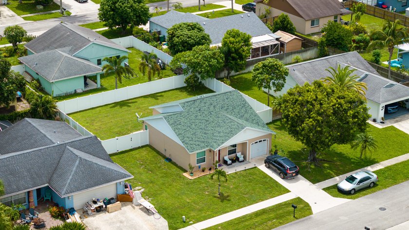 Welcome to 1450 Denlow Lane an immaculately maintained CBS home - photo 32