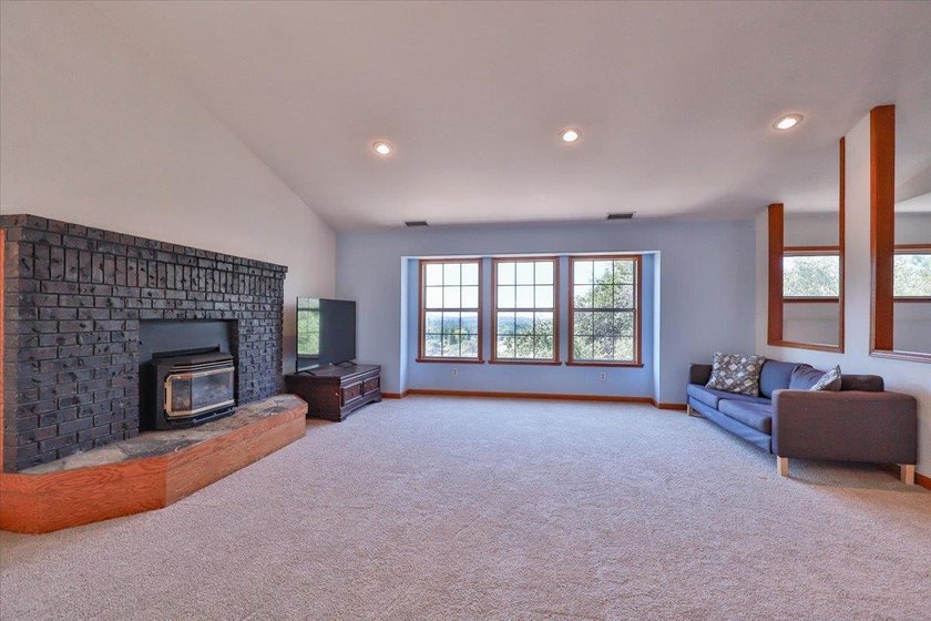 Welcome to your private retreat in the gated community of Auburn - photo 12