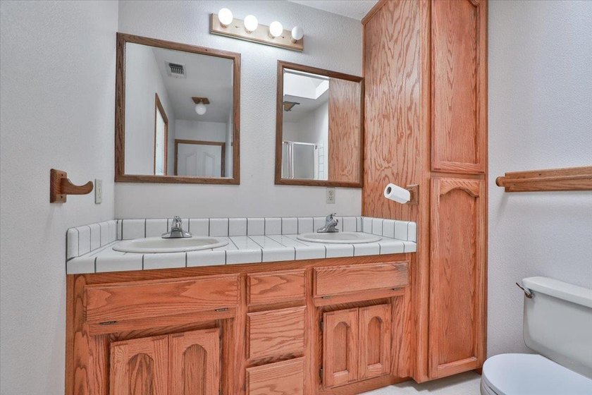 Welcome to your private retreat in the gated community of Auburn - photo 18