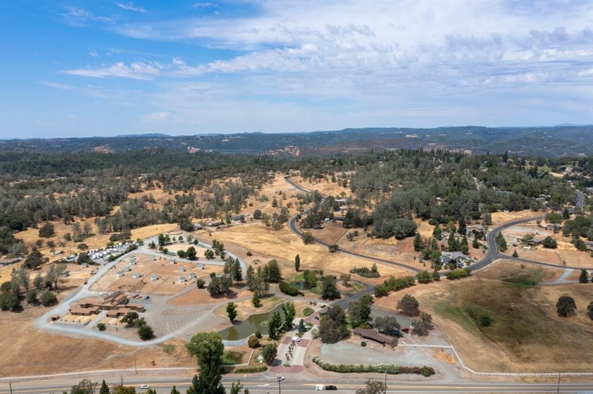 Welcome to your private retreat in the gated community of Auburn - photo 36