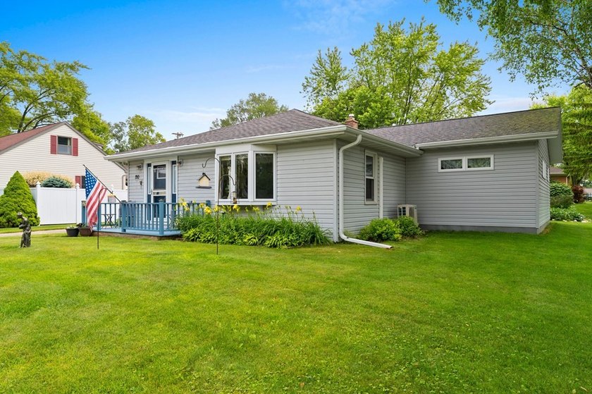 Just a stone's throw from Lake Michigan in the heart of Algoma - photo 6