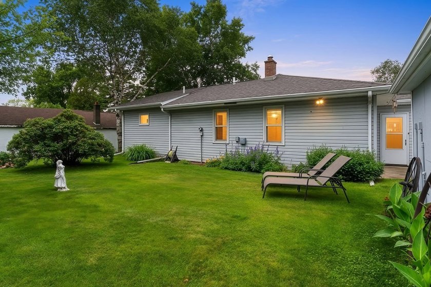 Just a stone's throw from Lake Michigan in the heart of Algoma - photo 8