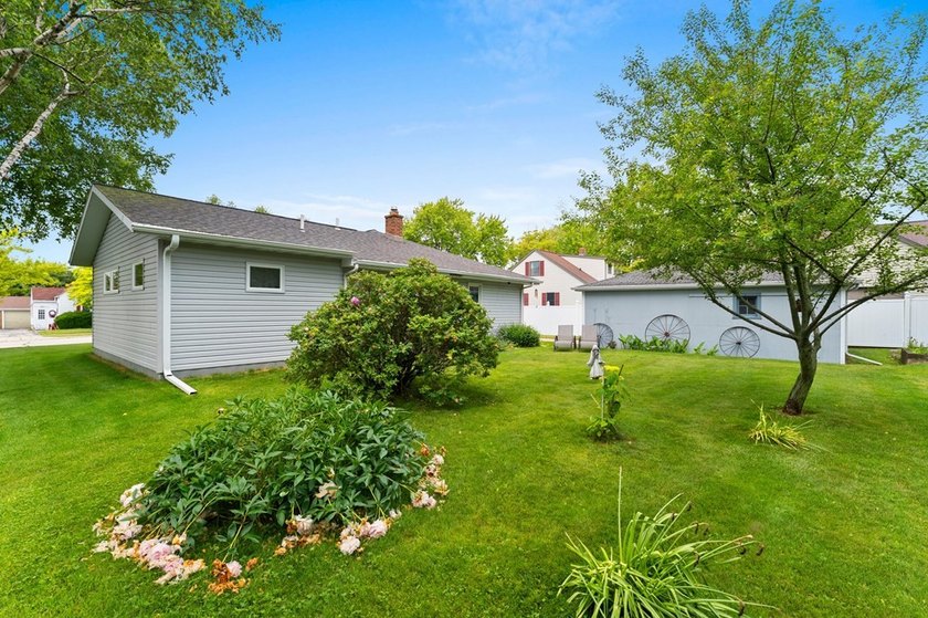 Just a stone's throw from Lake Michigan in the heart of Algoma - photo 10