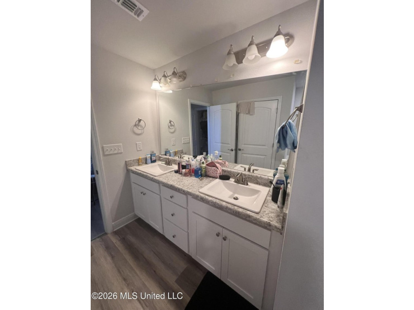 Beautiful all-brick 4-bedroom, 2-bath home that feels like - photo 7
