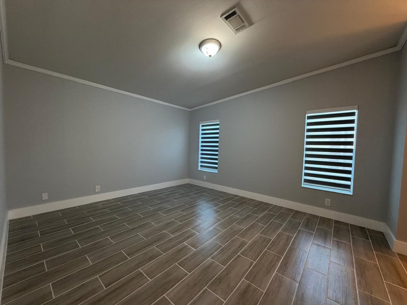 Welcome to this well-proportioned manufactured home in Atlantis - photo 5