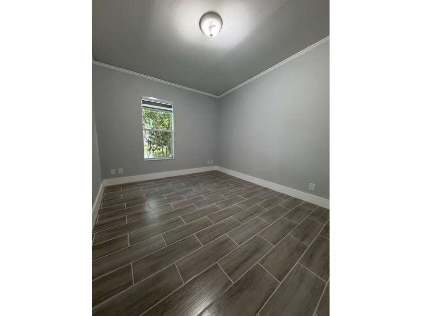 Welcome to this well-proportioned manufactured home in Atlantis - photo 8