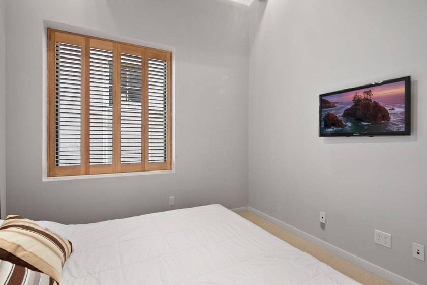 Experience exceptional loft living in this stunning 2BR/2BA - photo 21