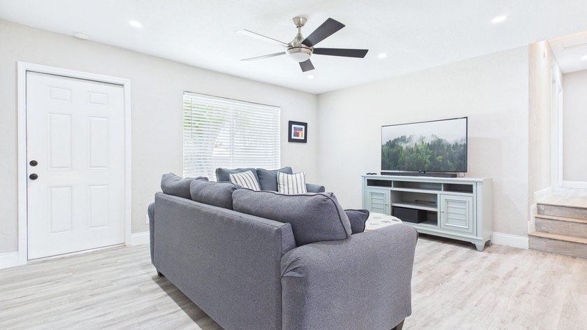 Welcome home to this beautifully remodeled 3BR/2BA residence - photo 9