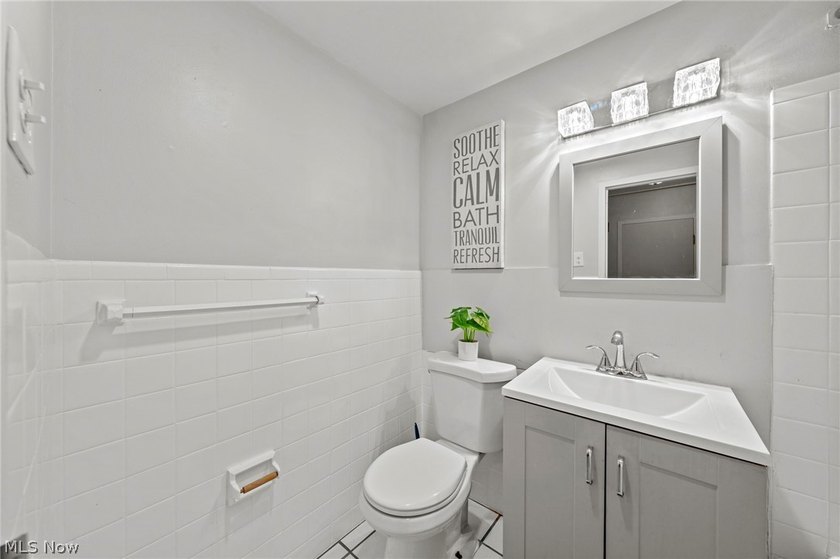 Spacious efficiency unit with ample closet space in a prime - photo 11