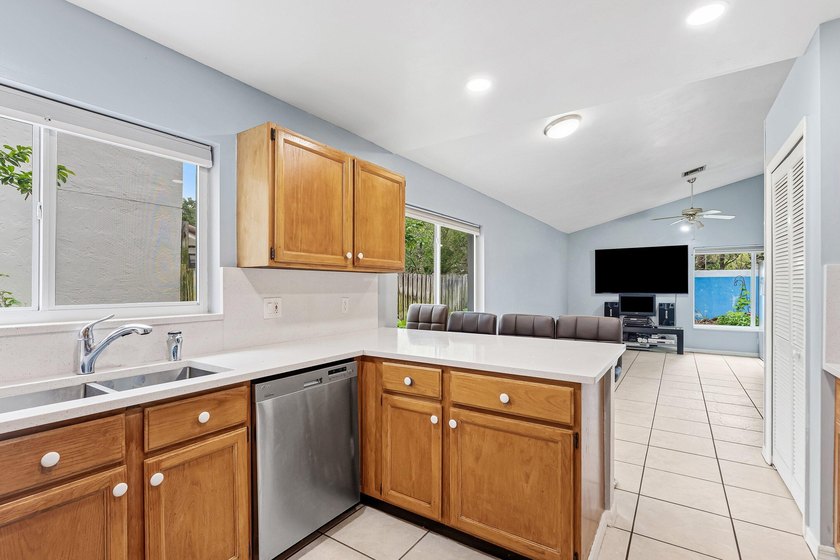 RARE OPPORTUNITY IN STONEBRIAR WITH 5 BEDROOMS, 3.5 BATHS! - photo 11
