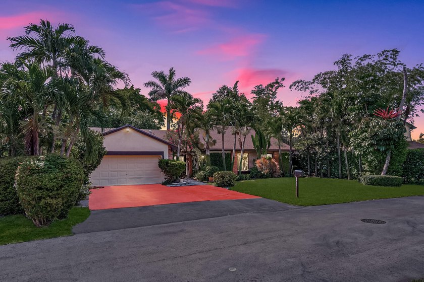 One-story 5BR/4BA home on an oversized lot over 8500 sq. ft. in - photo 2