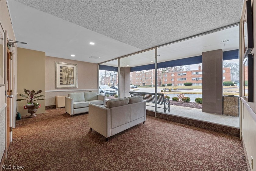 Spacious efficiency unit with ample closet space in a prime - photo 15
