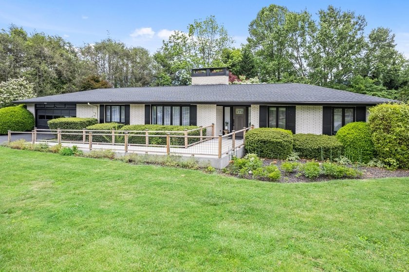 Experience elevated mountain living with the rare combination of - photo 2