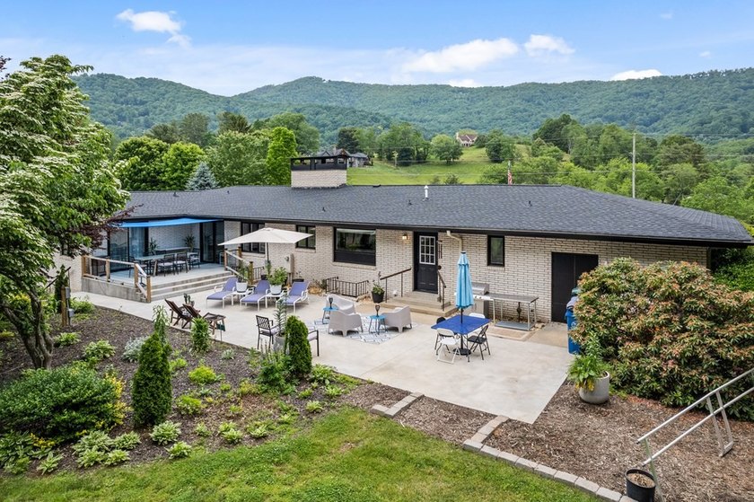 Experience elevated mountain living with the rare combination of - photo 5