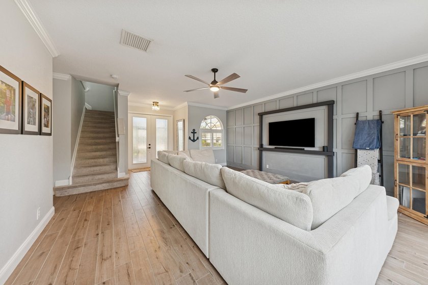 Welcome to this beautifully updated lakefront estate residence - photo 5