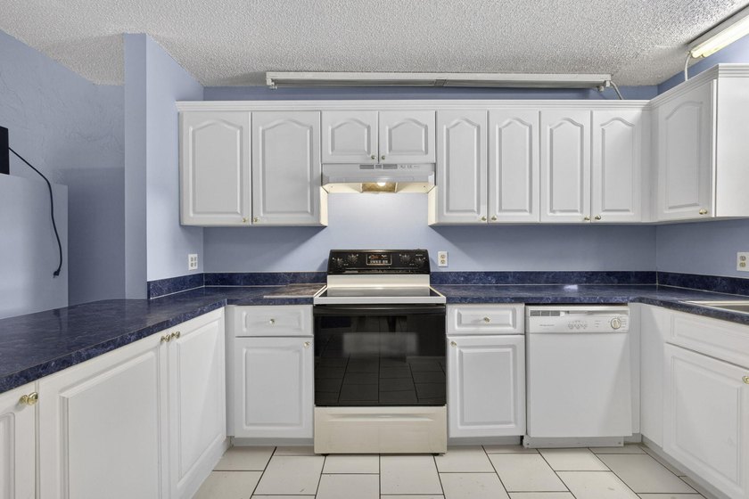 SELLER IS OFFERING A CREDIT TOWARD THE BUYER'S CLOSING COSTS! - photo 11