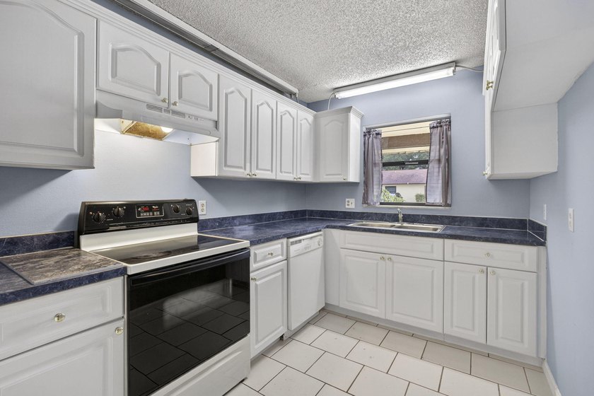 SELLER IS OFFERING A CREDIT TOWARD THE BUYER'S CLOSING COSTS! - photo 12