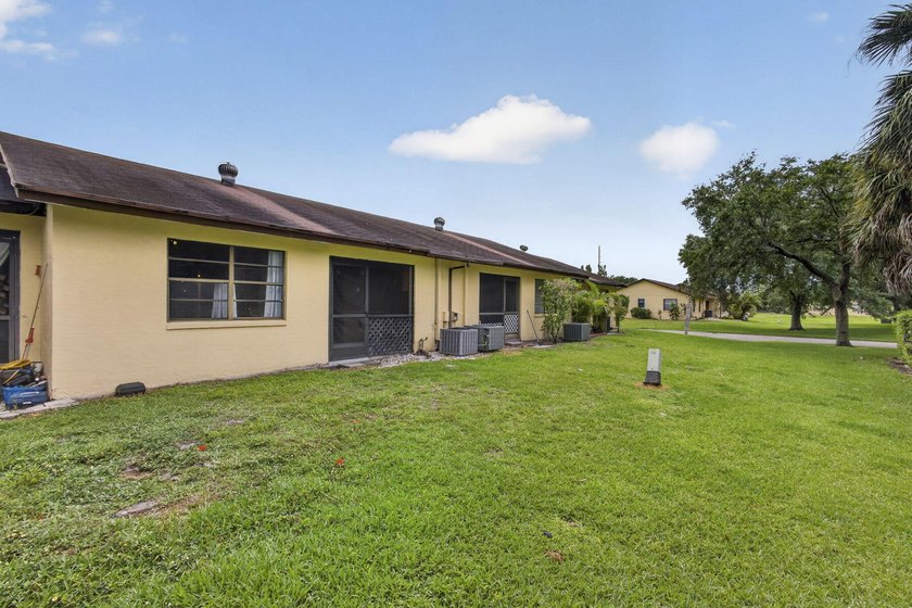 SELLER IS OFFERING A CREDIT TOWARD THE BUYER'S CLOSING COSTS! - photo 32