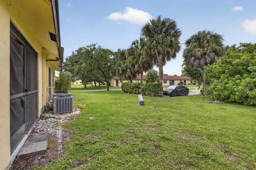 SELLER IS OFFERING A CREDIT TOWARD THE BUYER'S CLOSING COSTS! - photo 33