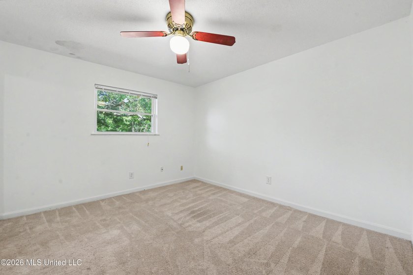 Welcome to this beautiful, spacious, 3-bedroom, 2 bath home in - photo 19