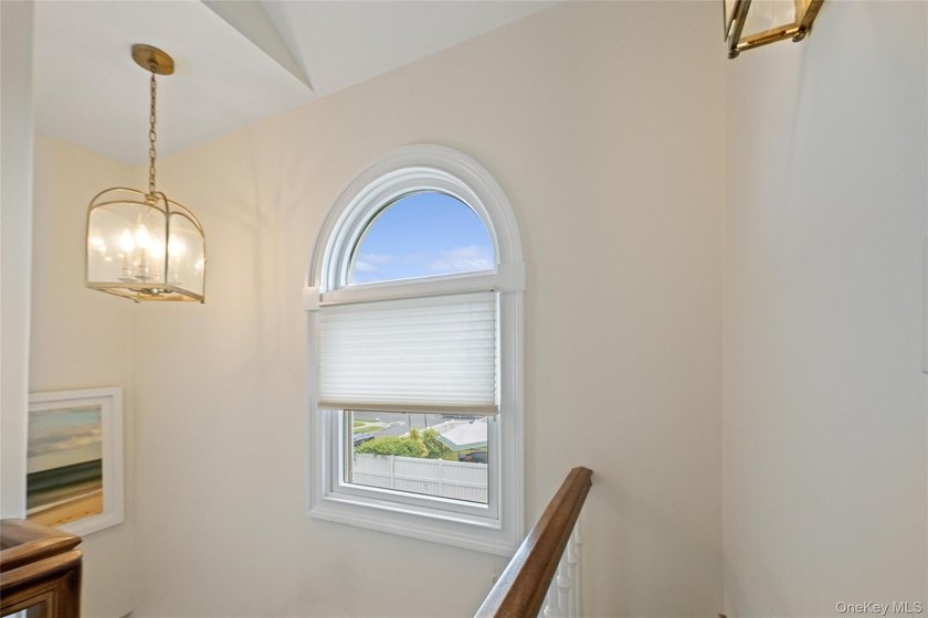 Spacious and beautifully maintained 3-bedroom, 2.5-bath home - photo 26