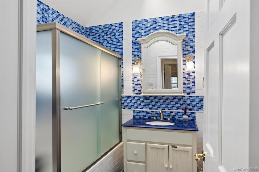 Spacious and beautifully maintained 3-bedroom, 2.5-bath home - photo 27