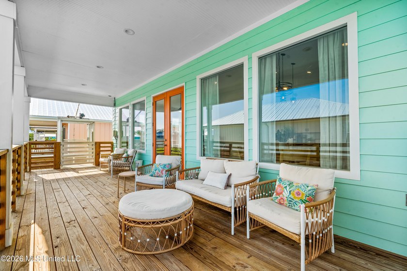 Welcome to this charming 1,400 sq ft, 3-bedroom, 2.5 bath raised - photo 5