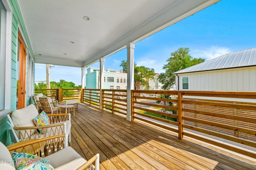 Welcome to this charming 1,400 sq ft, 3-bedroom, 2.5 bath raised - photo 6